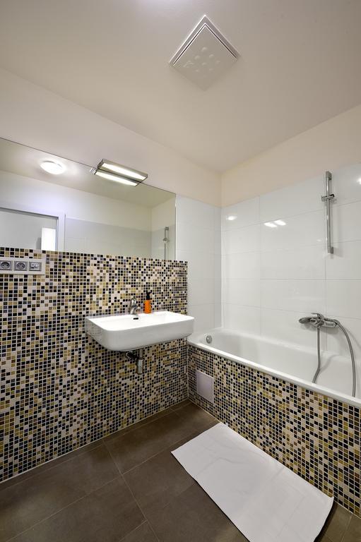 Ambiente Serviced Apartments - Dunajska ブラチスラヴァ エクステリア 写真