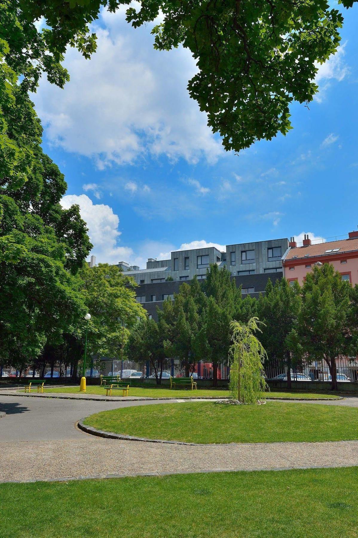 Ambiente Serviced Apartments - Dunajska ブラチスラヴァ エクステリア 写真