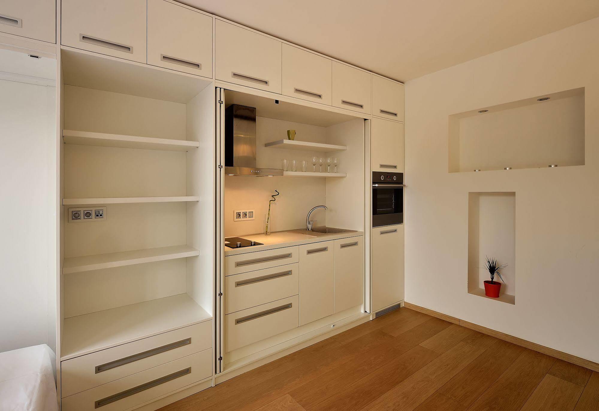 Ambiente Serviced Apartments - Dunajska ブラチスラヴァ エクステリア 写真