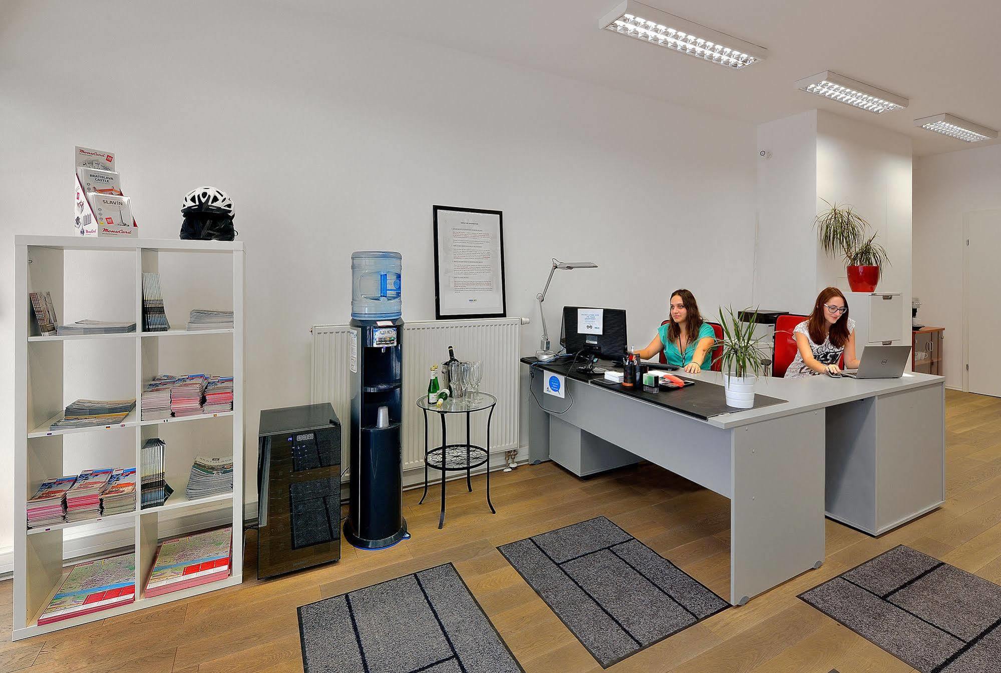 Ambiente Serviced Apartments - Dunajska ブラチスラヴァ エクステリア 写真