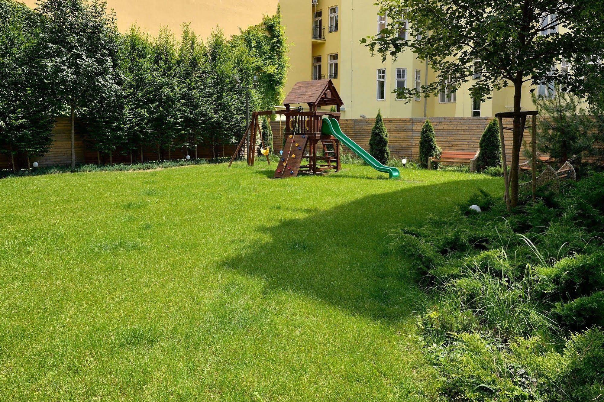 Ambiente Serviced Apartments - Dunajska ブラチスラヴァ エクステリア 写真