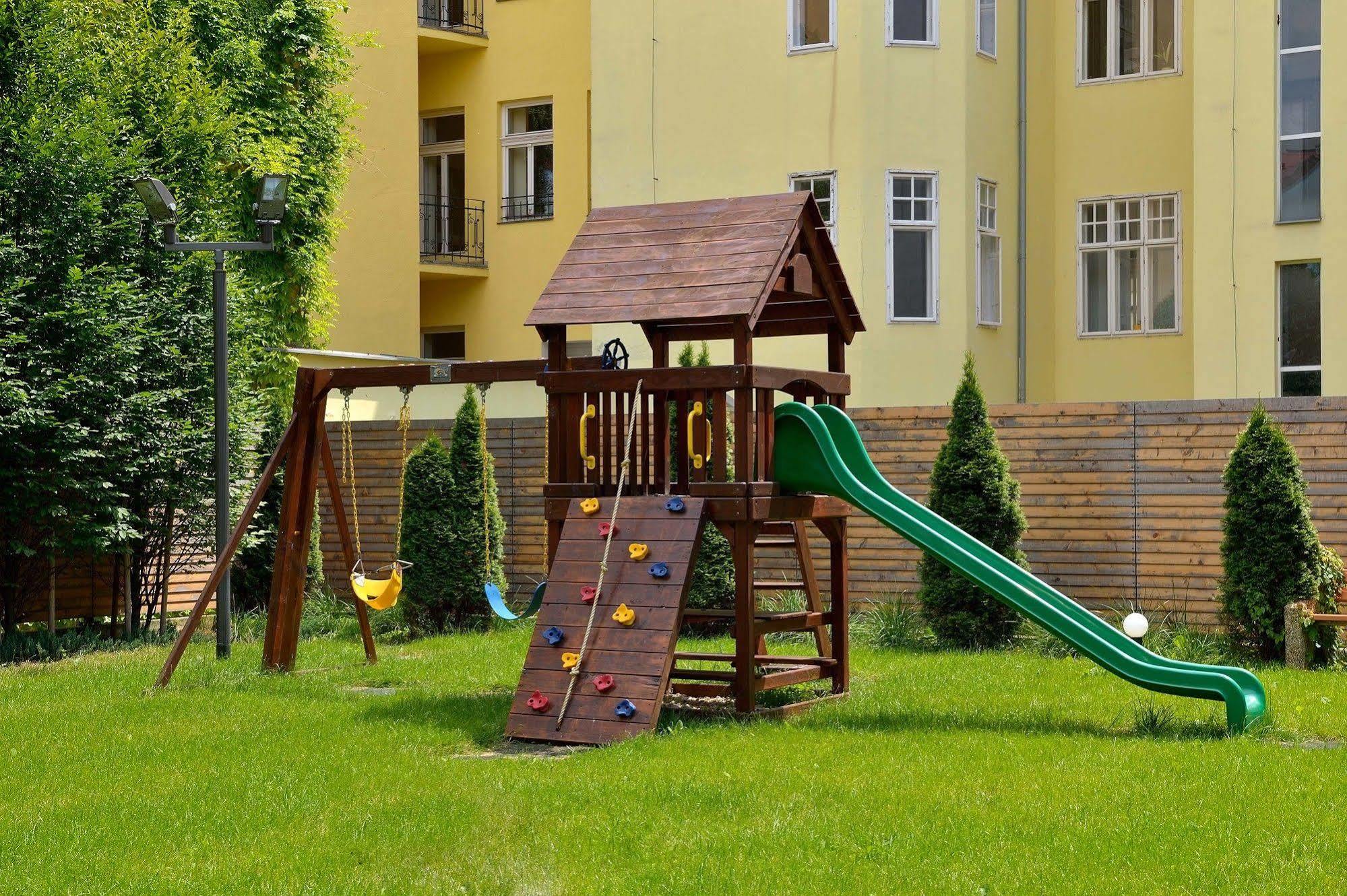Ambiente Serviced Apartments - Dunajska ブラチスラヴァ エクステリア 写真