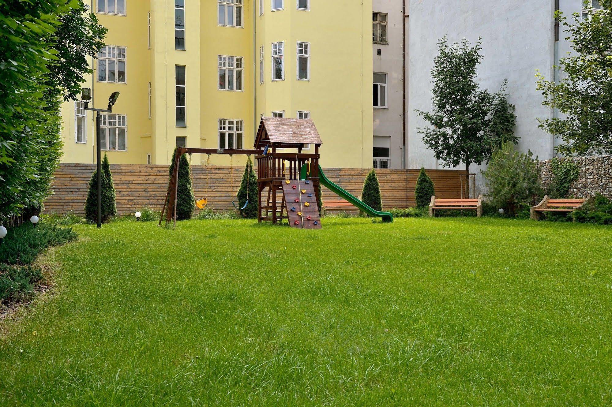 Ambiente Serviced Apartments - Dunajska ブラチスラヴァ エクステリア 写真